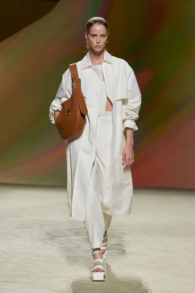 Look 17